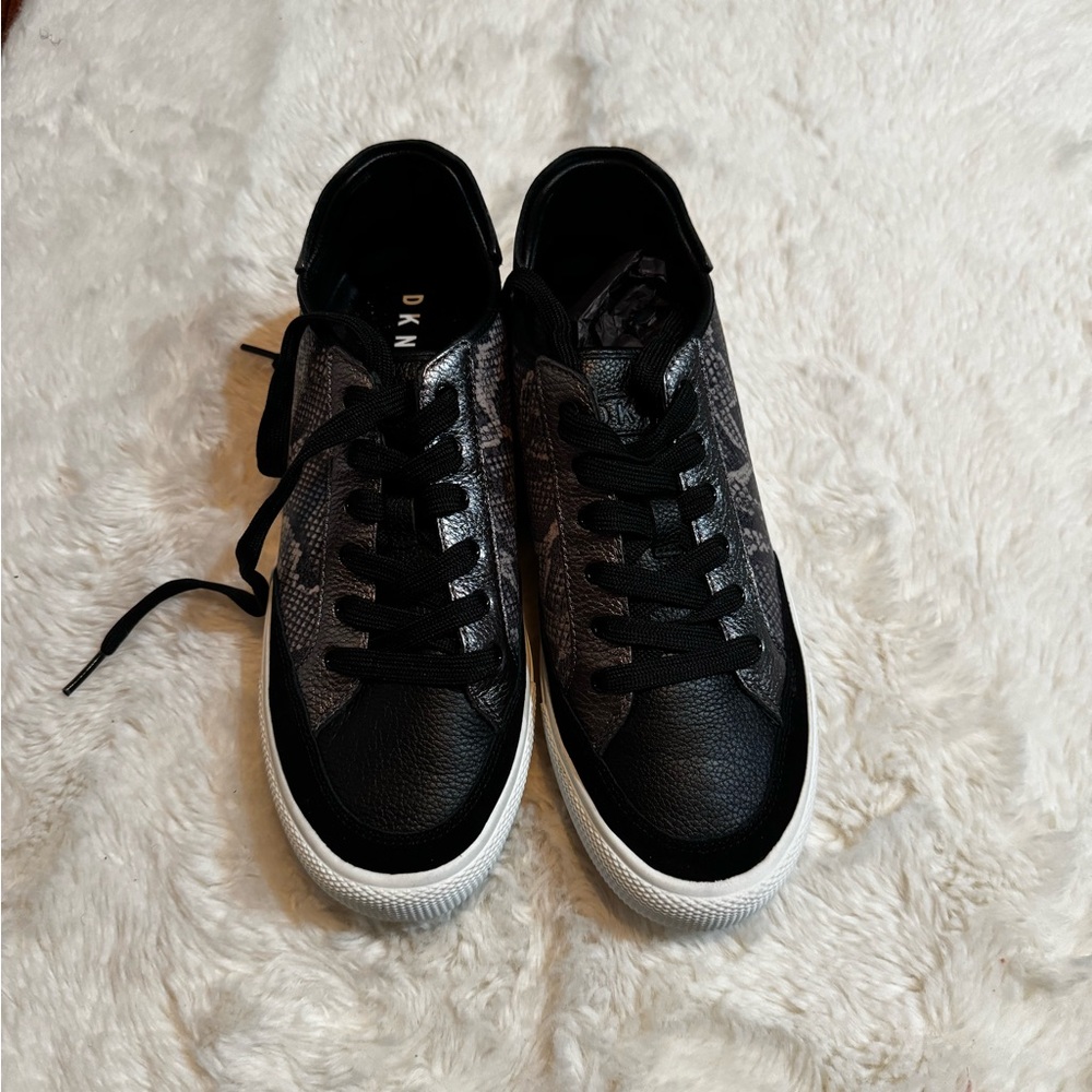 Dkny Womens Reesa Sneakers Black Gray Snake Print Leather Lace Up